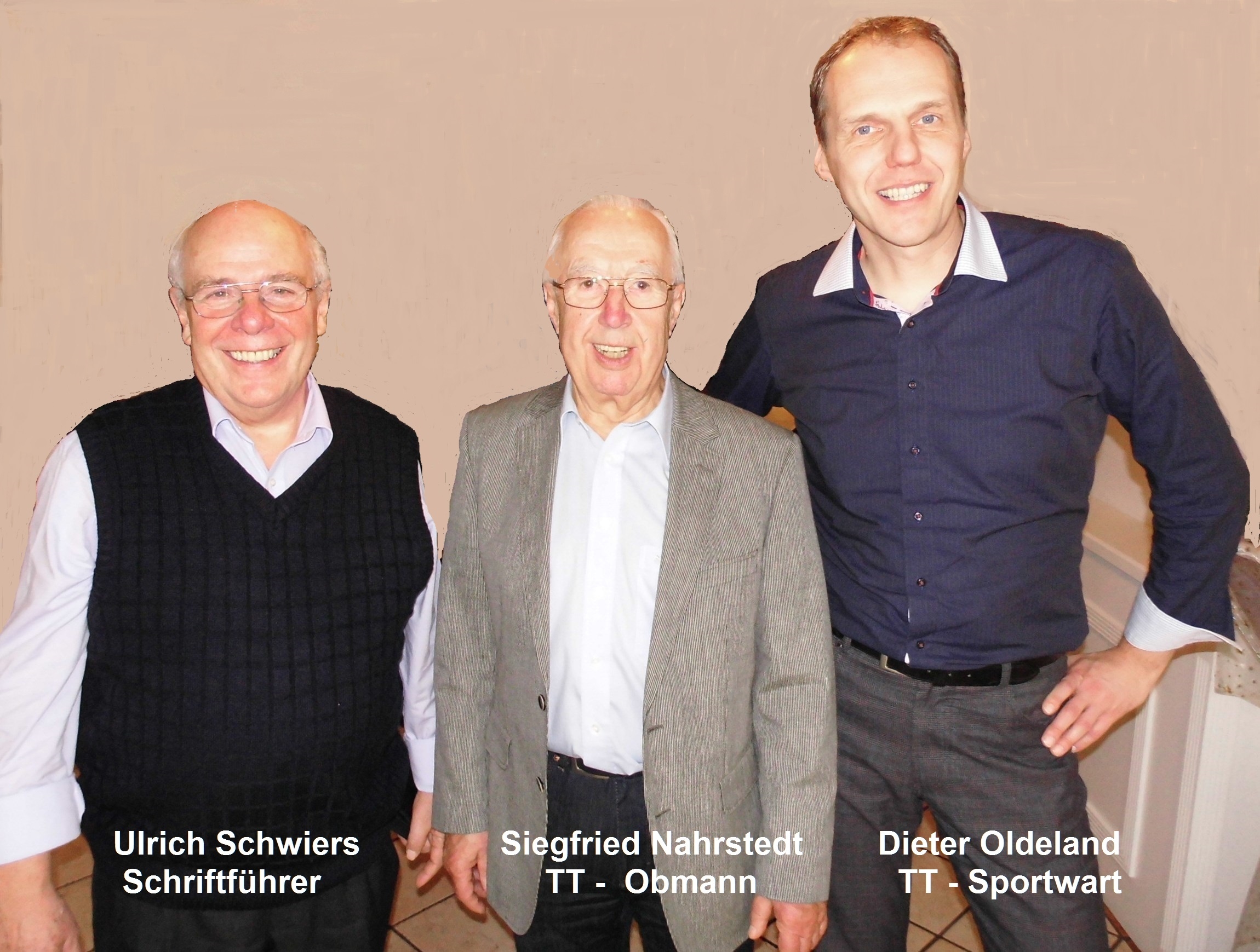 Die besonders erwähnten Spieler Schriftführer Ulrich Schwiers und Sportwart Dieter Oldeland mit Obmann Siegfried Nahrstedt.